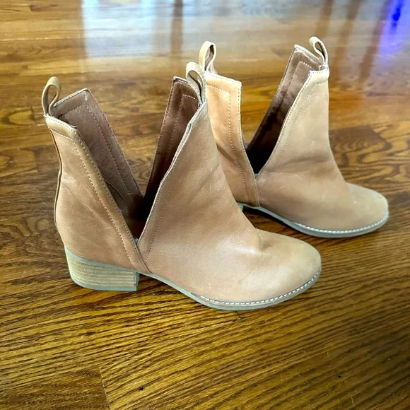 Jeffrey Campbell Oriley Tan Booties size 9M - Picture 1 of 4